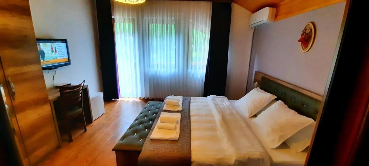 Vila Alexander B&B ヴァルボナ エクステリア 写真