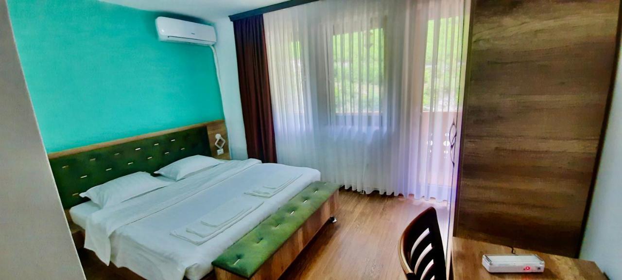 Vila Alexander B&B ヴァルボナ エクステリア 写真