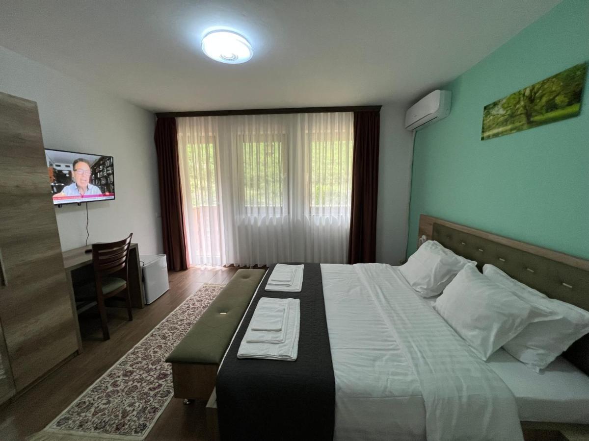 Vila Alexander B&B ヴァルボナ エクステリア 写真