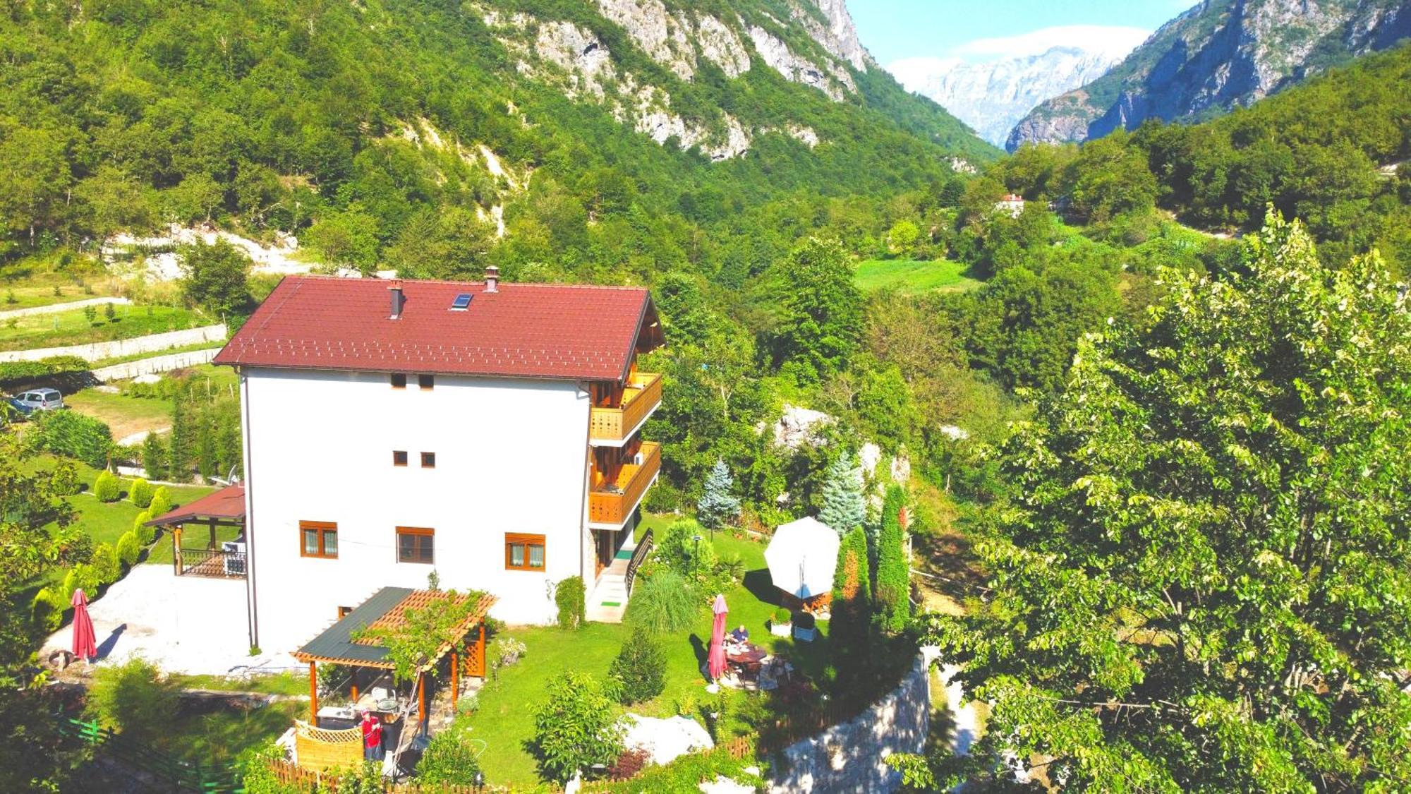 Vila Alexander B&B ヴァルボナ エクステリア 写真