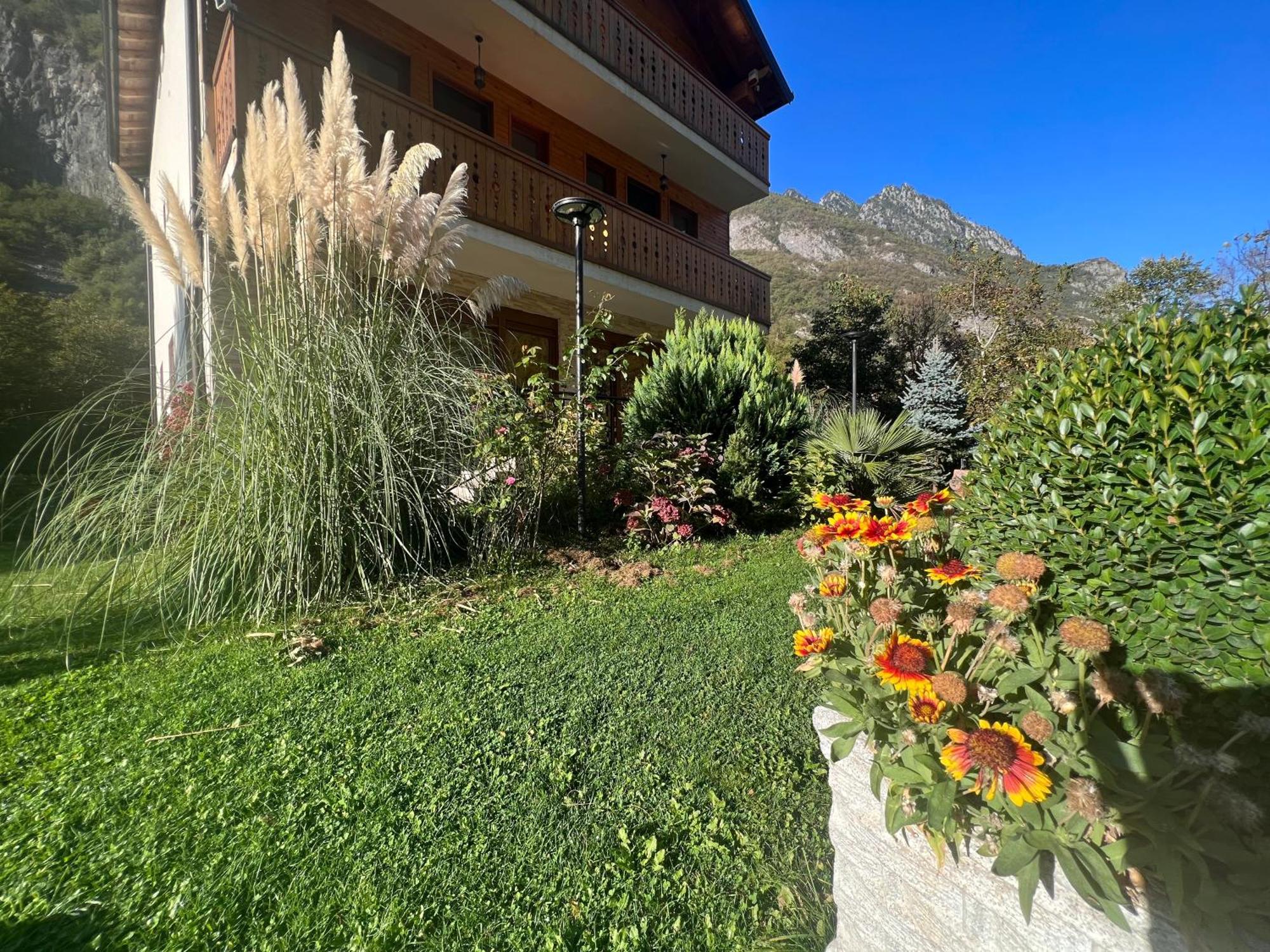 Vila Alexander B&B ヴァルボナ エクステリア 写真