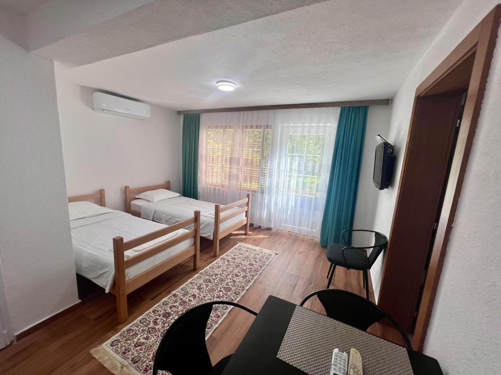 Vila Alexander B&B ヴァルボナ エクステリア 写真