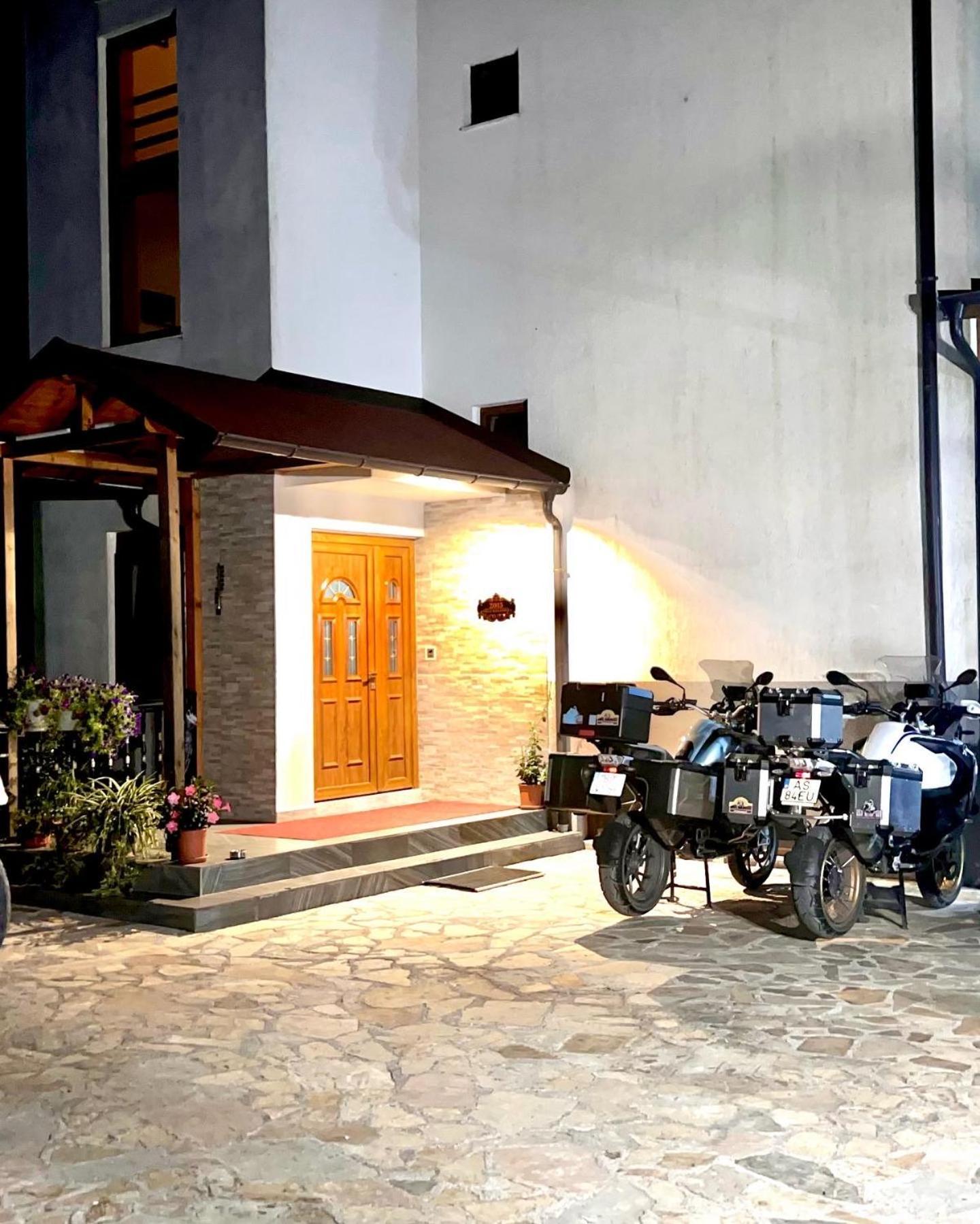 Vila Alexander B&B ヴァルボナ エクステリア 写真